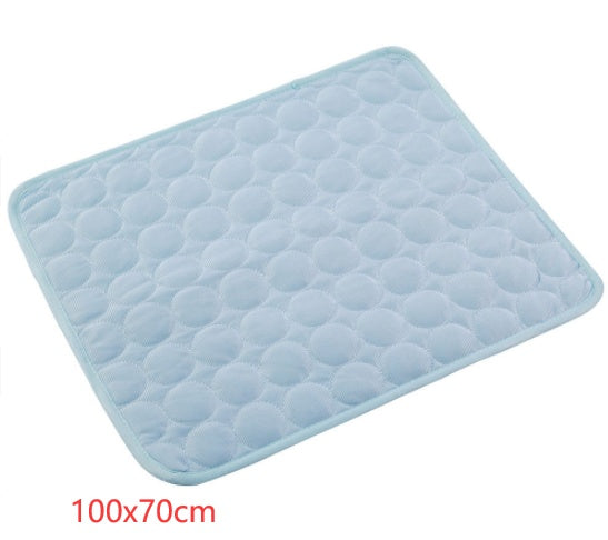Light blue textured bath mat on a white background with dimensions 100x70cm.